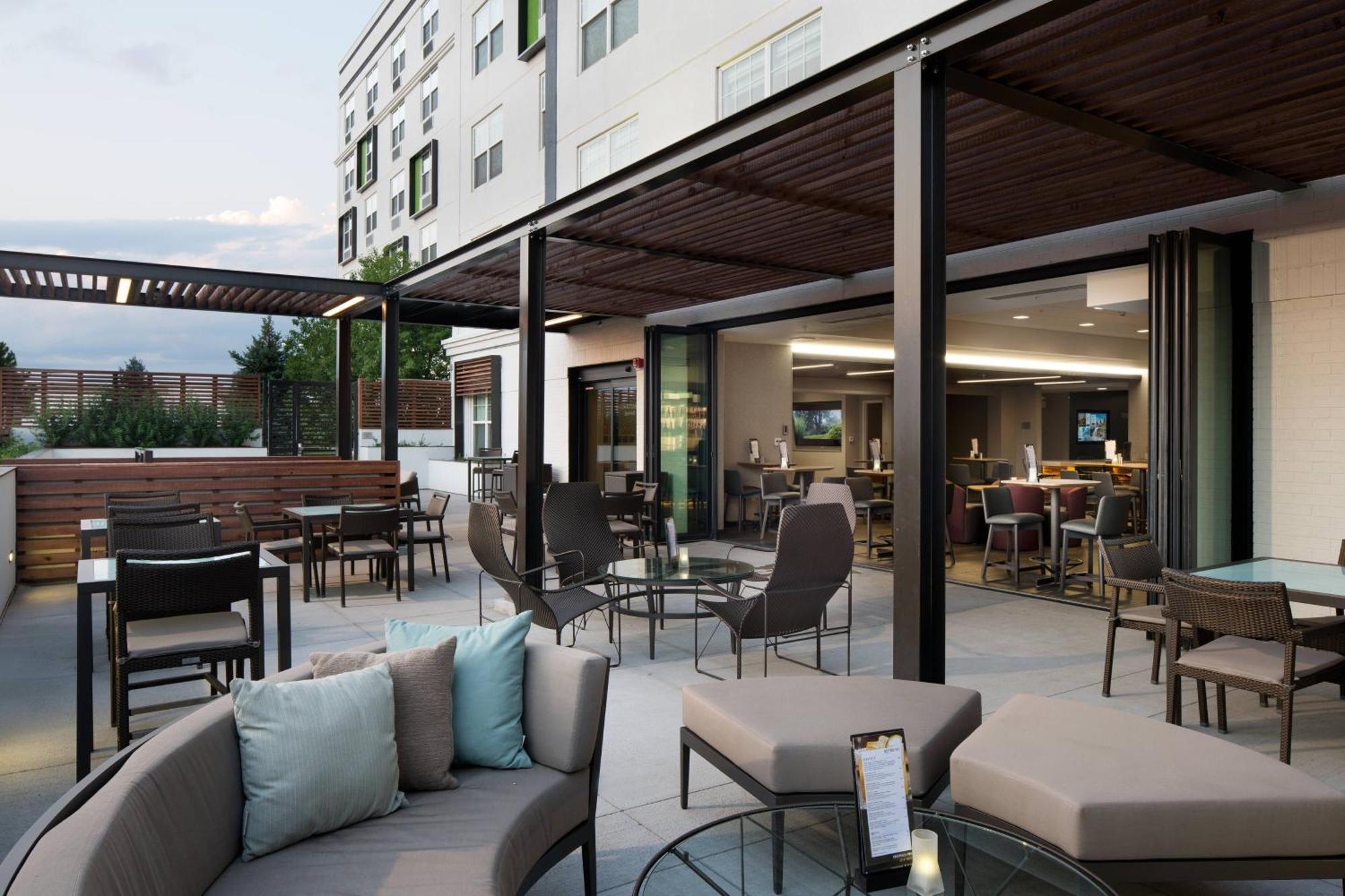Courtyard Denver Airport At Gateway Park Aurora Exterior photo